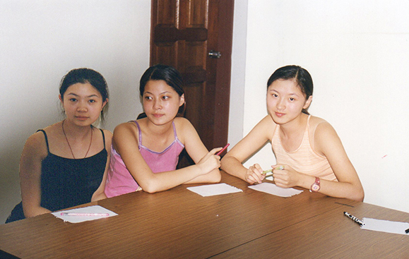 2001年新加坡，课余时间辅导英语