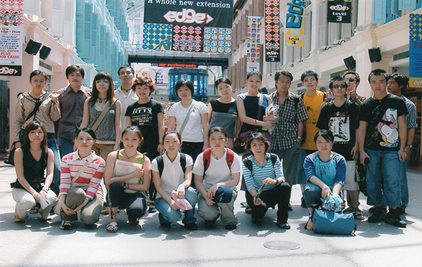 2004年学生游玩合影